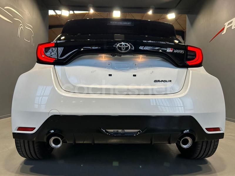 Blanco Nuevo 2025 Toyota Yaris Berlina | 48.900 € - Imagen 1/4