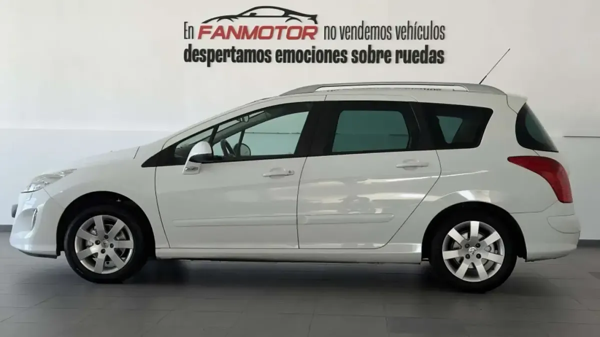 Usado Peugeot 308 Allure 111 CV (81 kW) 2011 Blanco Utilitario