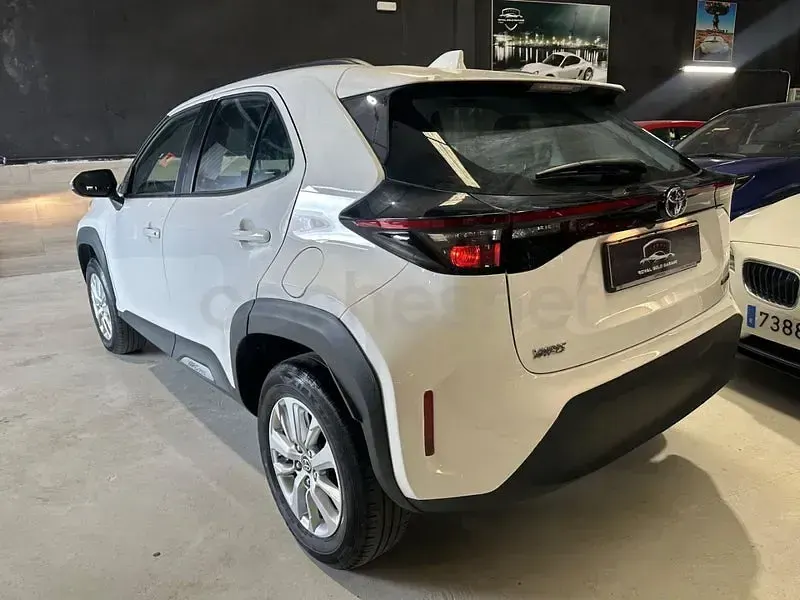 Usado Toyota Yaris Cross Active 116 CV (85 kW) 2024 Blanco SUV