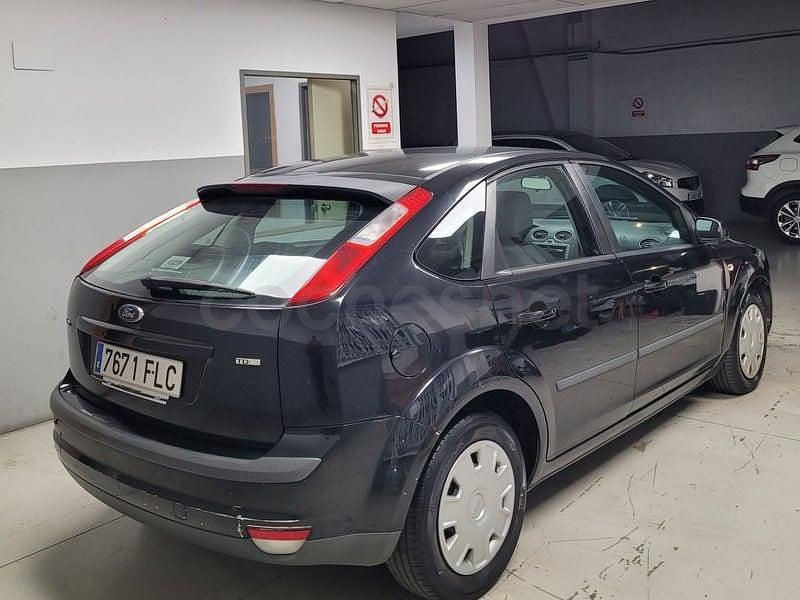 Usado Ford Focus Trend 109 CV (80 kW) 2007 Negro Berlina