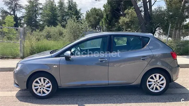 Usado Seat Ibiza I-Tech 105 CV (77 kW) 2014 Gris / plata Berlina