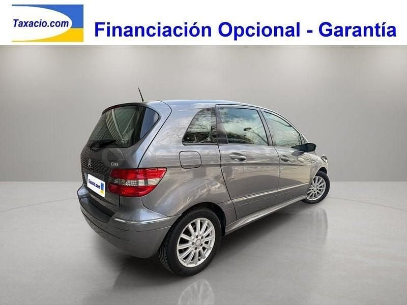 Usado Mercedes B180 109 CV (80 kW) 2008 Gris / plata Monovolumen