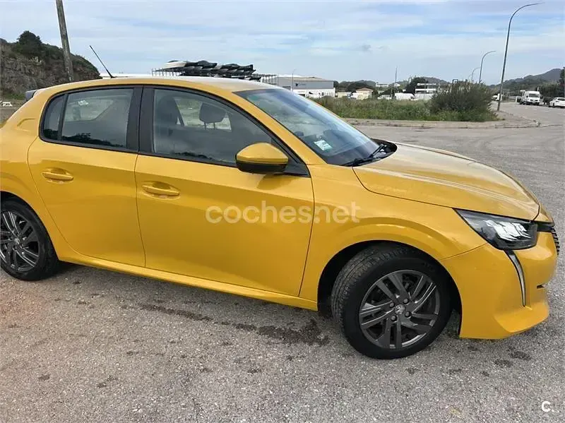Usado Peugeot 208 Style 75 CV (55 kW) 2021 Amarillo Utilitario