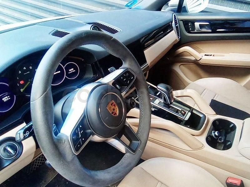 Usado Porsche Cayenne Platinum Edition 462 CV (339 kW) 2023 Gris / plata SUV