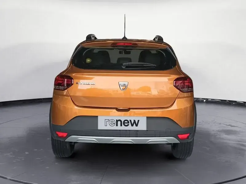 Usado Dacia Sandero Essentiel 100 CV (73 kW) 2021 Naranja Berlina