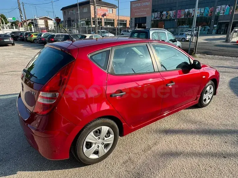 Usado Hyundai i30 Classic 90 CV (66 kW) 2012 Granate Berlina