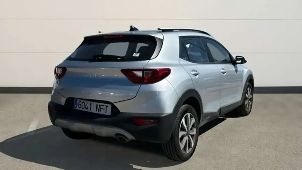 Usado Kia Stonic 101 CV (74 kW) 2025 Plateado SUV