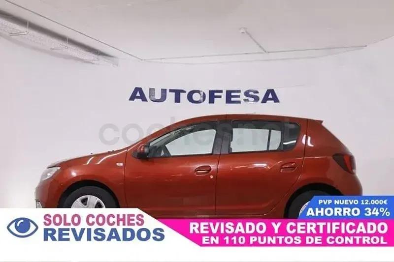 Usado Dacia Sandero Lauréate 75 CV (55 kW) 2017 Granate Berlina