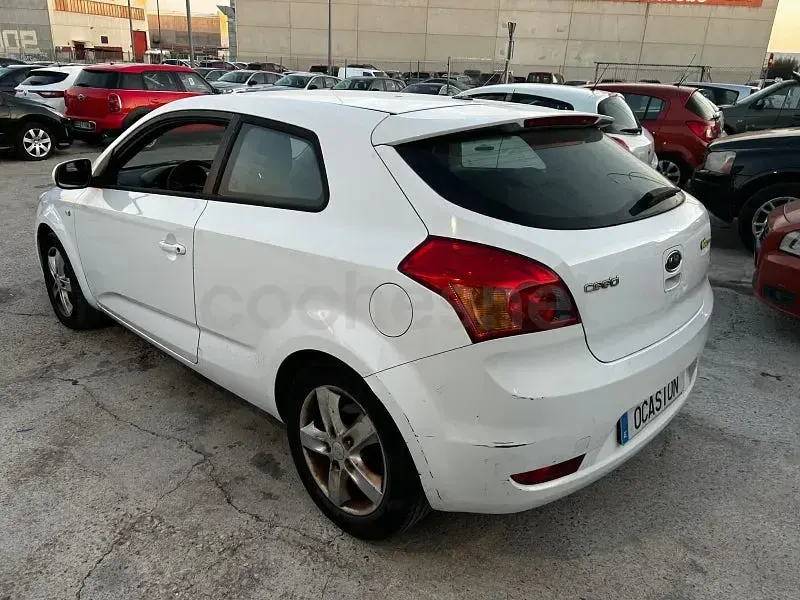 Usado Kia ProCeed Active 128 CV (94 kW) 2011 Blanco Utilitario