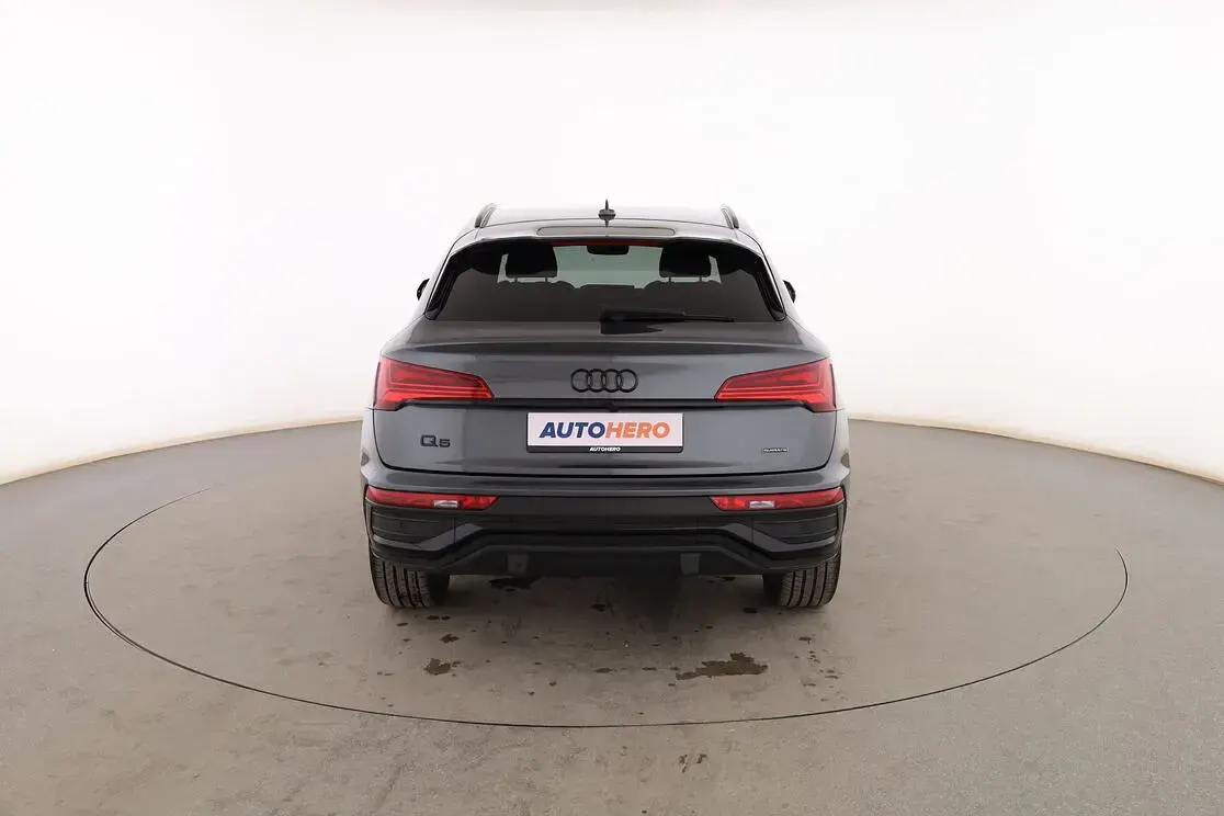 Usado Audi Q5 Sportback Comfort 204 CV (150 kW) 2022 Gris SUV