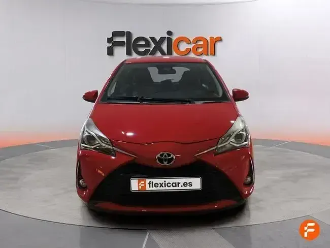 Usado Toyota Yaris Active 69 CV (50 kW) 2018 Rojo Utilitario