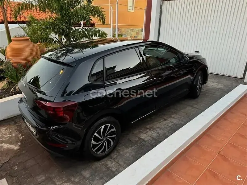 Usado VW Polo 95 CV (69 kW) 2024 Negro Utilitario