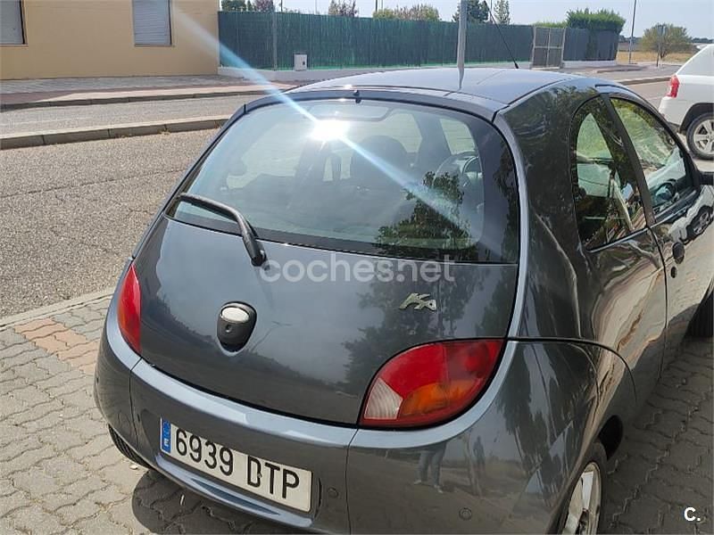 Gris / plata Usado 2007 Ford Ka Utilitario | 2700 € (Precio justo) - Imagen 1/4