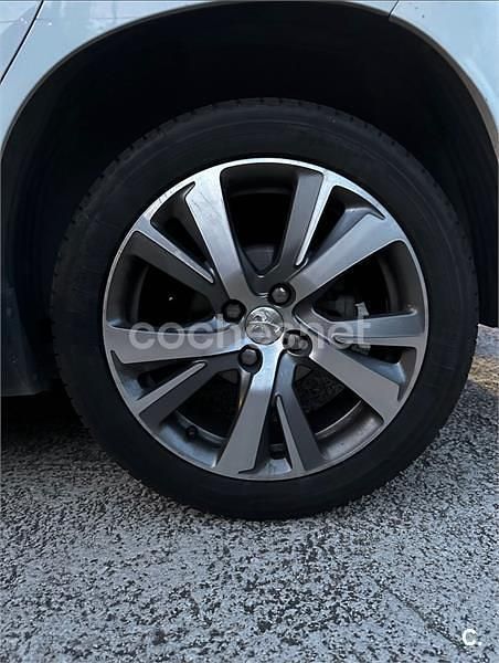 Usado Peugeot 2008 Allure 100 CV (73 kW) 2016 Blanco SUV