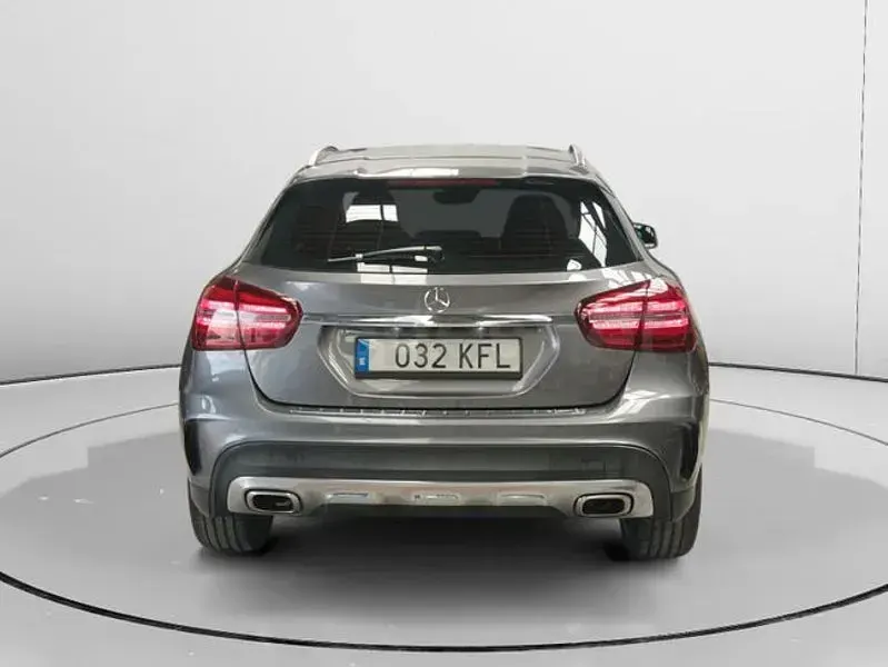 Usado Mercedes GLA200 136 CV (100 kW) 2017 Gris / plata SUV