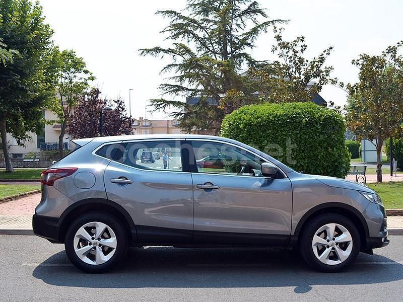 Usado Nissan Qashqai Acenta 115 CV (84 kW) 2020 Gris / plata SUV