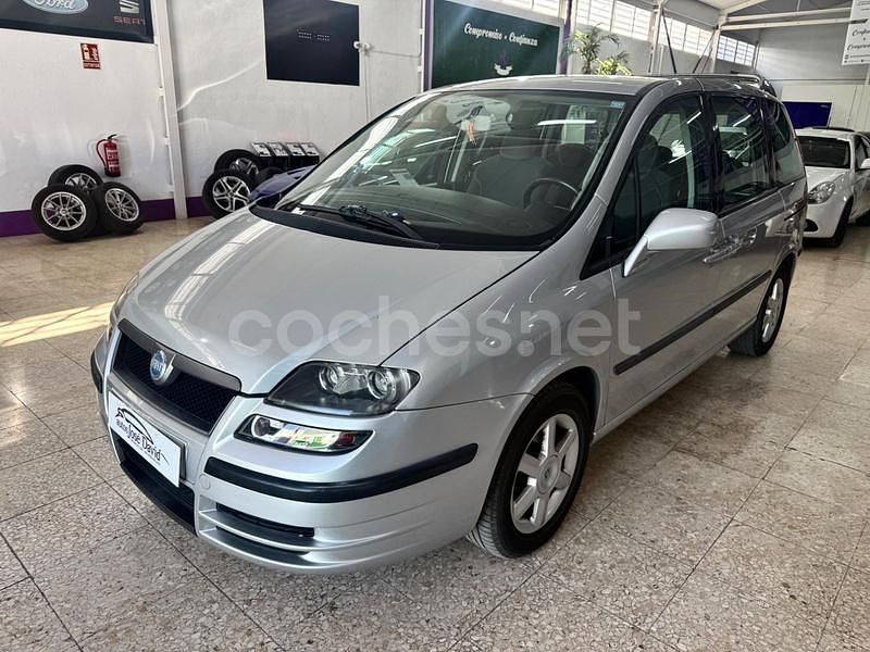 Gris / plata Usado 2004 Fiat Ulysse Emotion Monovolumen | 4900 € - Imagen 1/4