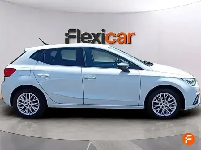 Usado Seat Ibiza 115 CV (84 kW) 2024 Gris Utilitario