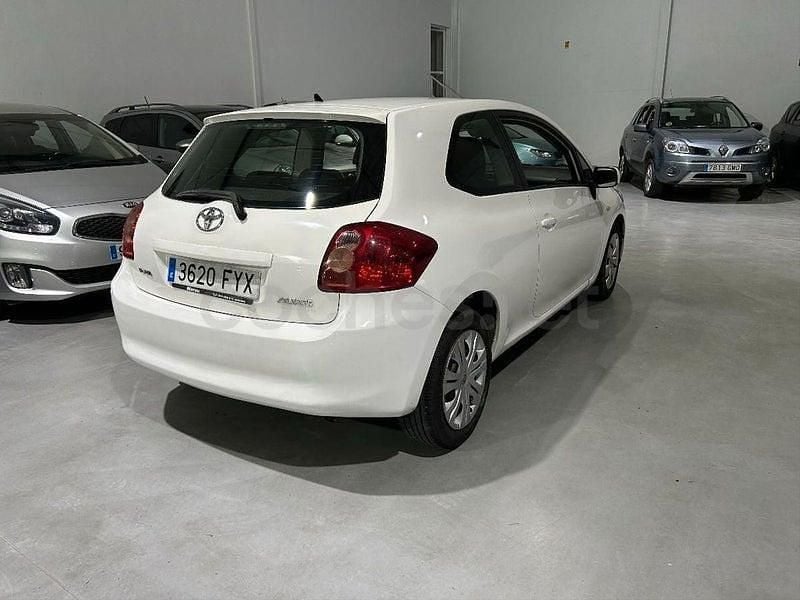 Usado Toyota Auris 90 CV (66 kW) 2007 Blanco Utilitario