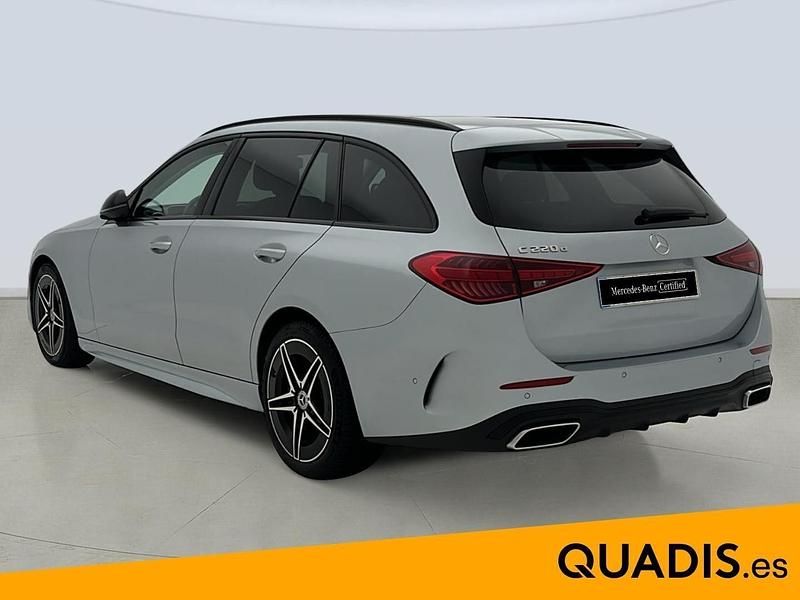Usado Mercedes C220 AMG line 200 CV (147 kW) 2025 Gris plata Familiar