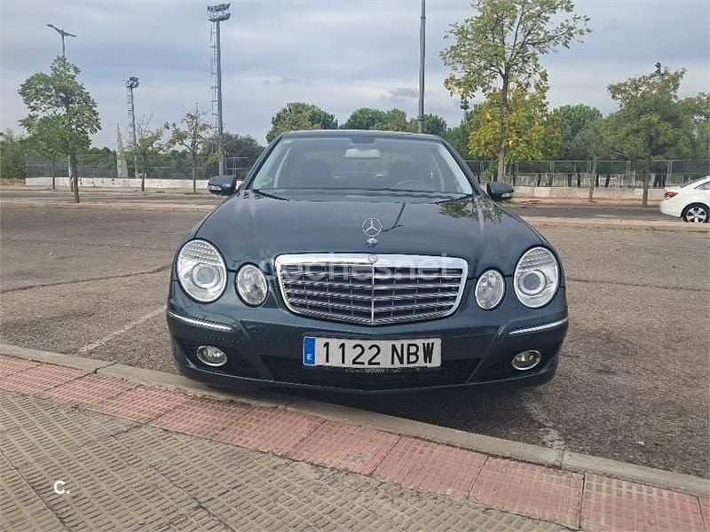 Verde Usado 2008 Mercedes E200 Elegance Berlina | 8800 € - Imagen 1/4
