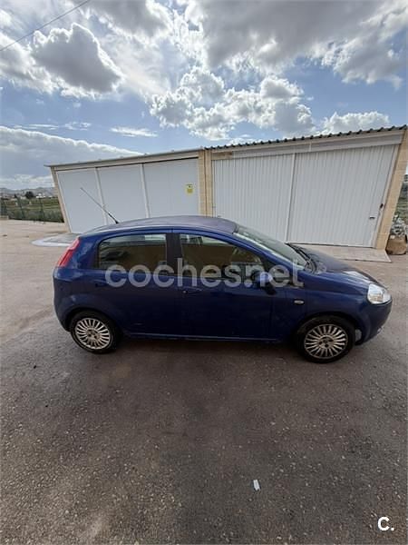 Usado Fiat Grande Punto Dynamic 75 CV (55 kW) 2008 Azul Utilitario