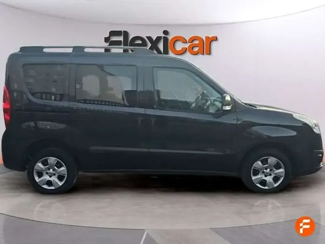 Usado Opel Combo Expression 103 CV (75 kW) 2017 Negro Monovolumen