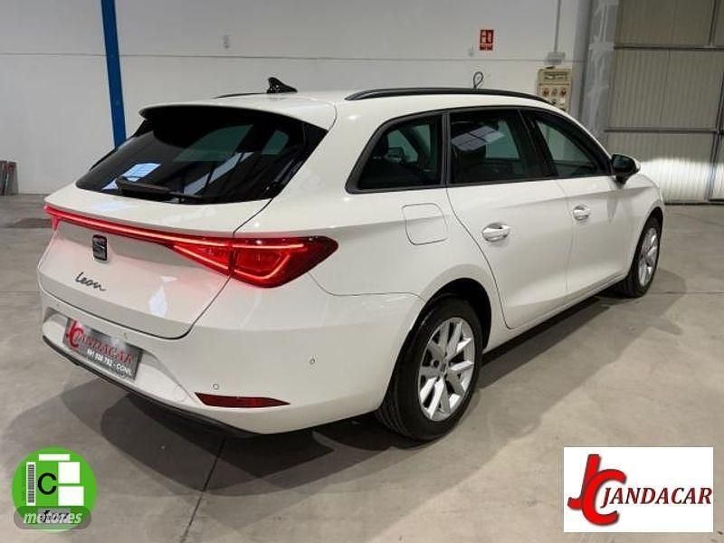 Usado Seat Leon Style 116 CV (85 kW) 2022 Blanco Familiar