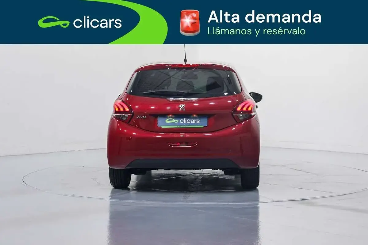 Usado Peugeot 208 Allure 82 CV (60 kW) 2018 Rojo Utilitario