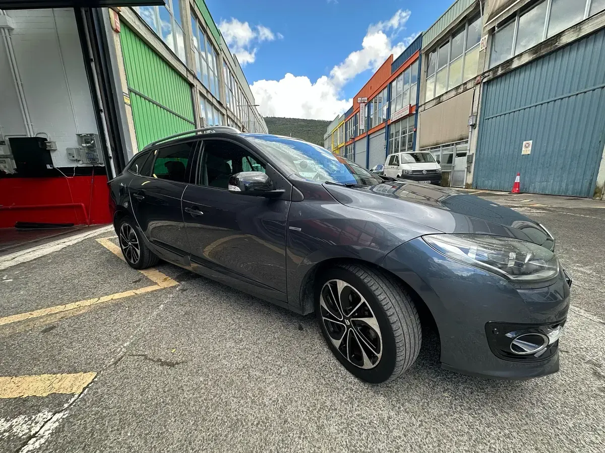 Usado Renault Mégane Bose Edition 130 CV (95 kW) 2015 Gris Familiar