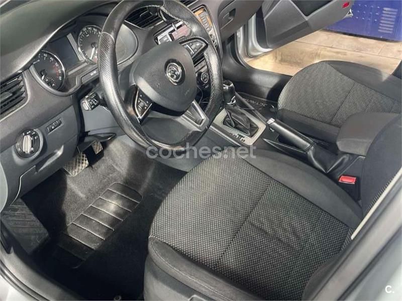 Usado Skoda Octavia Ambition 150 CV (110 kW) 2015 Gris / plata Familiar