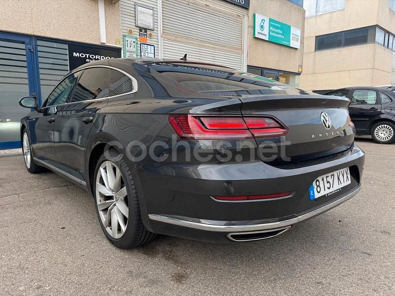 Usado VW Arteon Elegance 190 CV (139 kW) 2019 Gris / plata Berlina