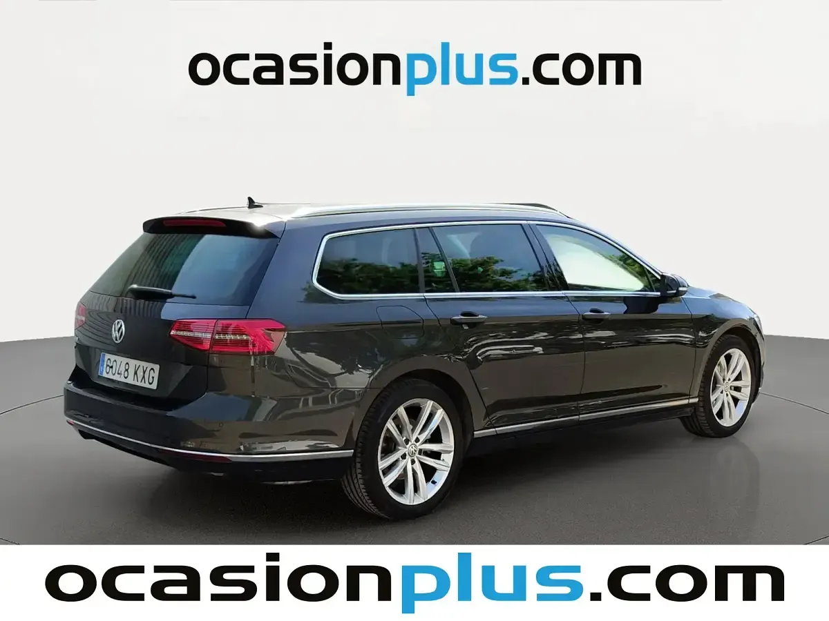 Usado VW Passat Sportline 150 CV (110 kW) 2019 Gris Familiar