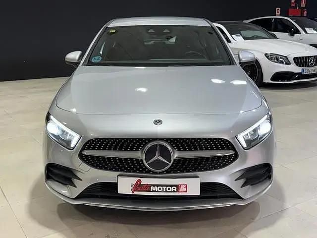 Usado Mercedes A180 116 CV (85 kW) 2019 Gris Berlina