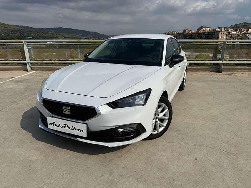 Usado Seat Leon Style 116 CV (85 kW) 2021 Blanco Utilitario