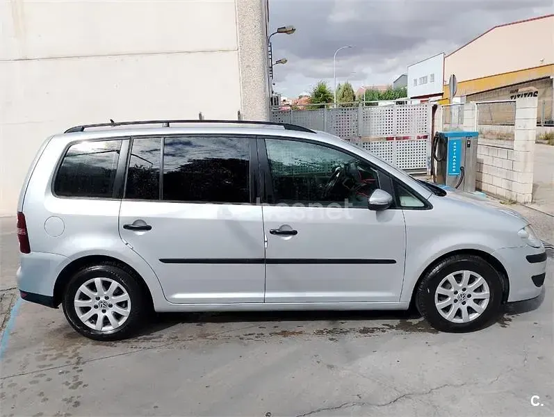 Usado VW Touran Edition 90 CV (66 kW) 2009 Gris / plata Monovolumen