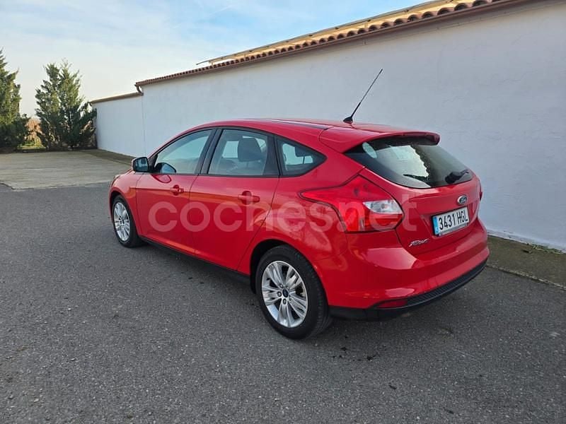 Usado Ford Focus Sport 115 CV (84 kW) 2012 Rojo Berlina