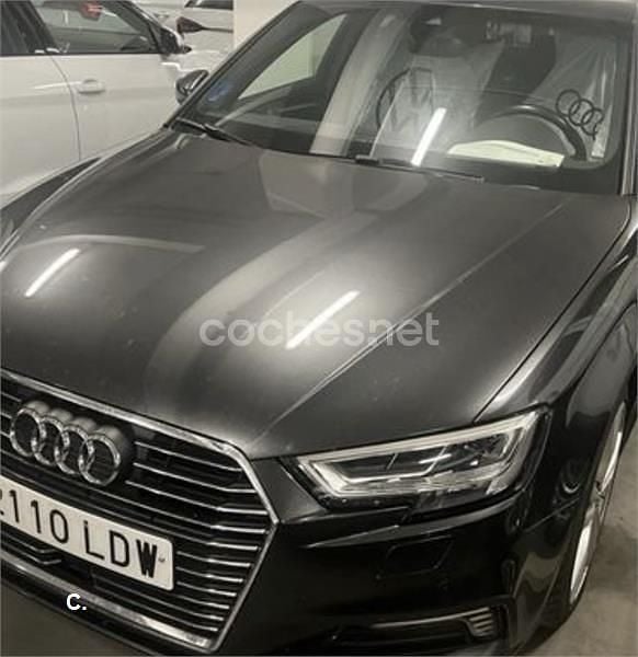 Usado Audi A3 Design 204 CV (150 kW) 2020 Gris / plata Berlina