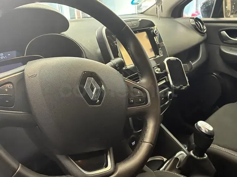 Usado Renault Clio IV LIMITED 90 CV (66 kW) 2018 Gris / plata Berlina