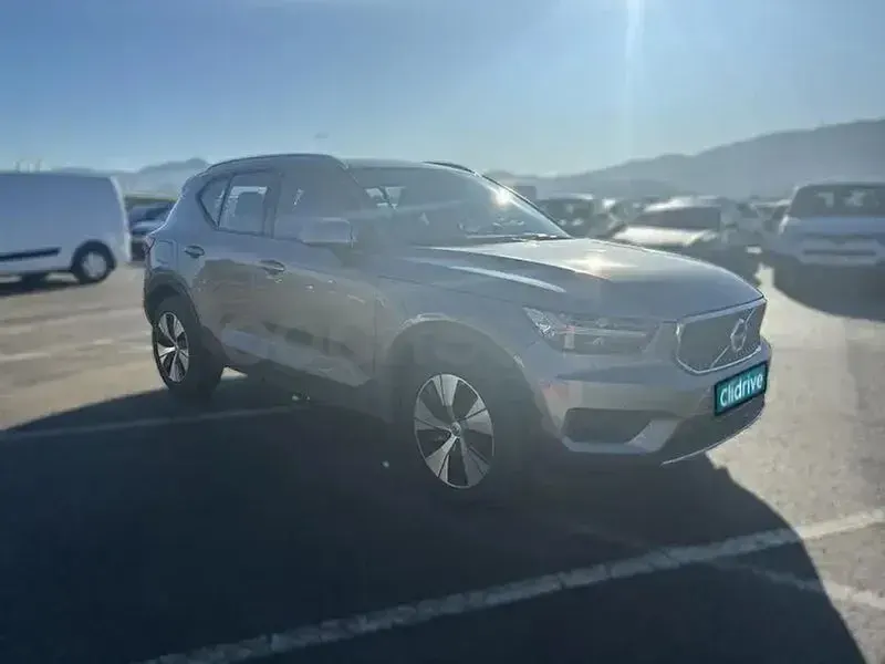 Usado Volvo XC40 Momentum 150 CV (110 kW) 2021 Gris / plata SUV