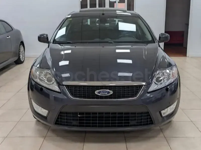Usado Ford Mondeo Trend 140 CV (102 kW) 2007 Gris / plata Berlina