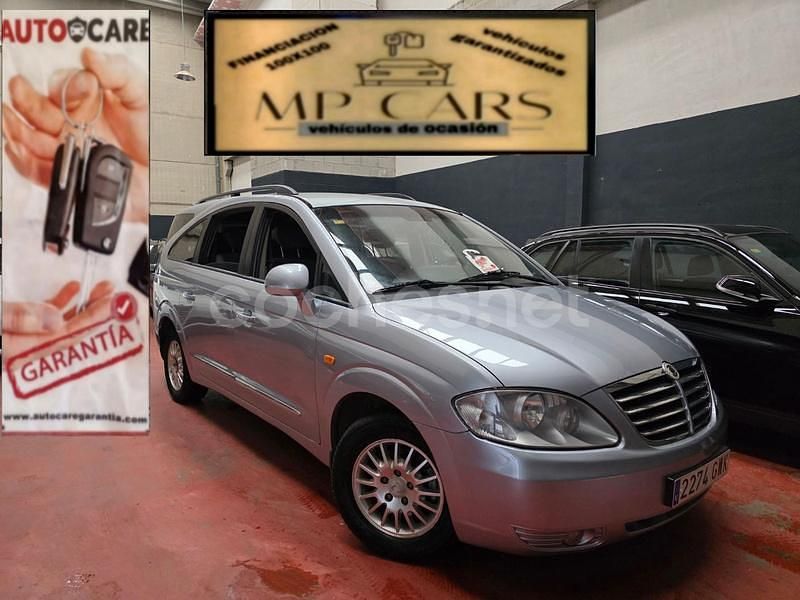 Gris / plata Usado 2010 Ssangyong (KGM) Rodius Monovolumen | 4995 € (Precio justo) - Imagen 1/4