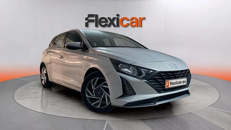 Usado Hyundai i20 84 CV (61 kW) 2024 Gris Utilitario