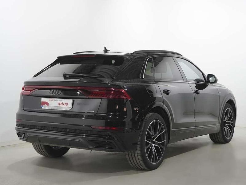 Usado Audi Q8 Ambiente 286 CV (210 kW) 2022 Negro SUV