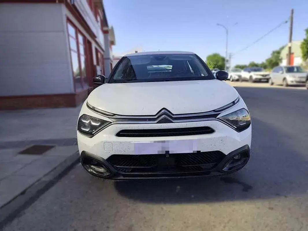 Usado Citroën C4 110 CV (80 kW) 2021 Blanco Berlina