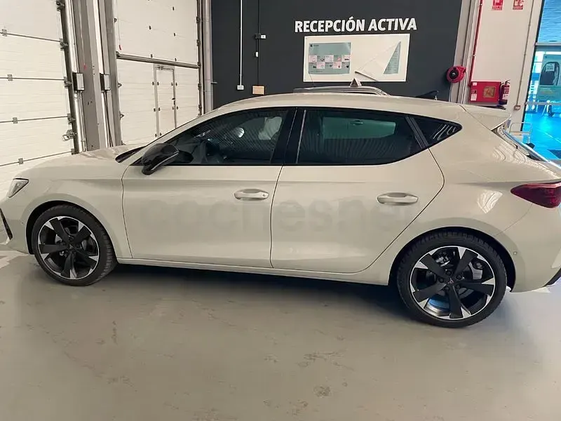 Usado Cupra Leon 150 CV (110 kW) 2025 Beige Berlina