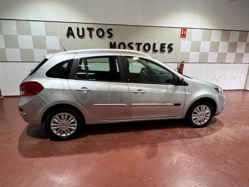 Usado Renault Clio GrandTour Expression 100 CV (73 kW) 2010 Gris / plata Familiar