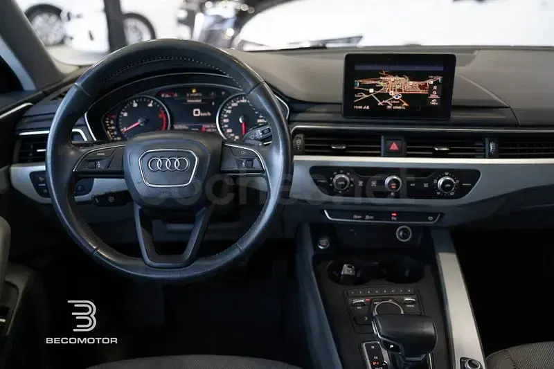 Usado Audi A4 150 CV (110 kW) 2017 Azul Familiar