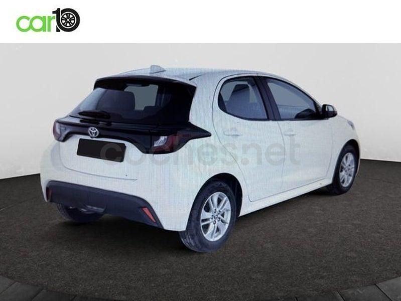 Usado Toyota Yaris Hybrid Business Edition 116 CV (85 kW) 2022 Blanco Berlina