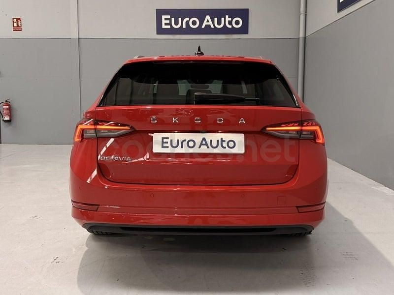 Usado Skoda Octavia Style 150 CV (110 kW) 2021 Rojo Familiar